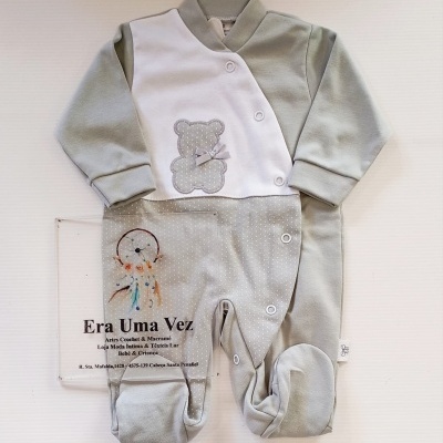 Pijama cinza e branco para bebé com ursinho e botões de pressão