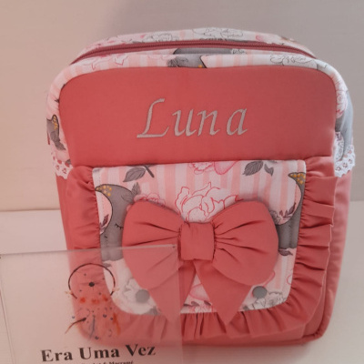 Bolsa rosa com laço e nome Luna bordado