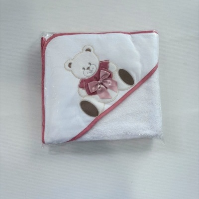 Toalha de bebé branca com bordas rosa e bordado de ursinho com laço