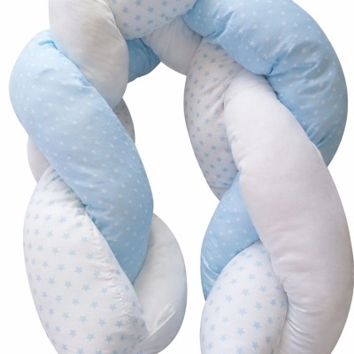 Almofada trançada azul e branca com estrelas