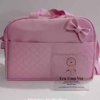 Mala de bebê rosa clara com ursinho bordado e laço