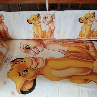 Roupa de cama infantil com personagens Simba e Nala do Rei Leão estampados