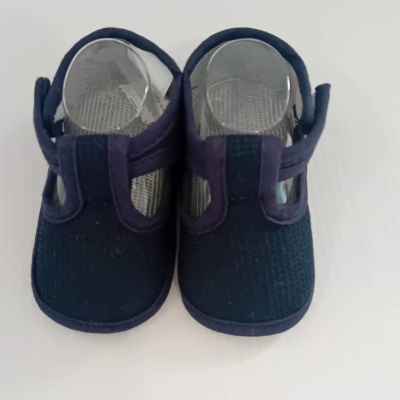 Sapatos de bebé azul escuro com fecho de velcro