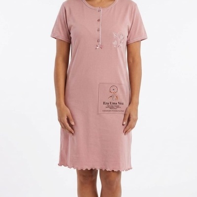 Camisola cor-de-rosa com botões e bolso estampado