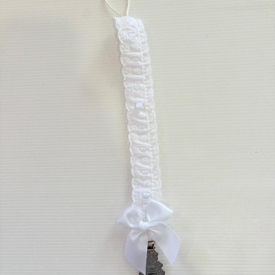 Prendedor de chucha branco com clip metálico em forma de ursinho