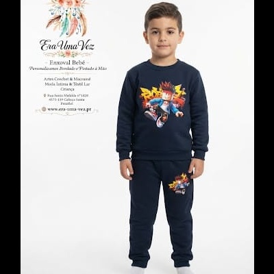 Conjunto de roupa azul escuro com estampa Bakugan em criança