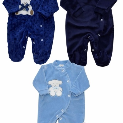 Três macacões de bebé azuis em veludo com botões e ursinhos bordados