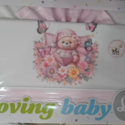 Embalagem de roupa de bebé com padrão de ursinho, flores e borboletas