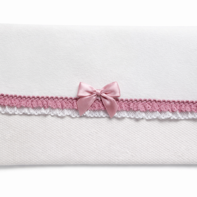 Envelope tecido branco com renda rosa e laço
