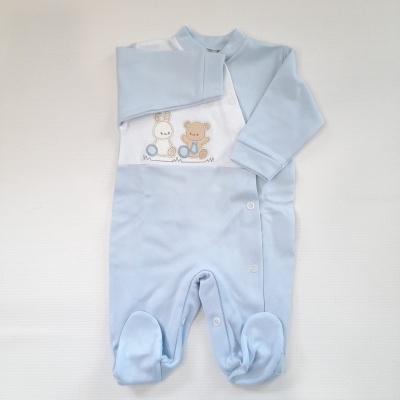 Pijama de bebé azul claro com estampado de coelho e urso