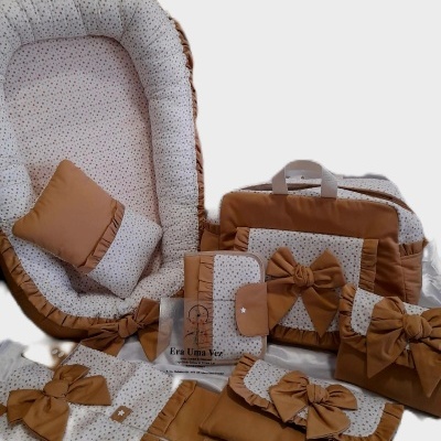 Conjunto de cama e acessórios para bebé castanhos com detalhes de estrelas e laços