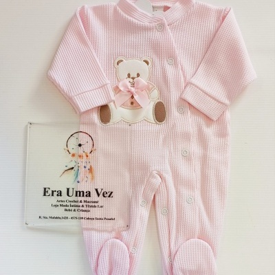 Pijama rosa bebé com ursinho bordado e botões de pressão