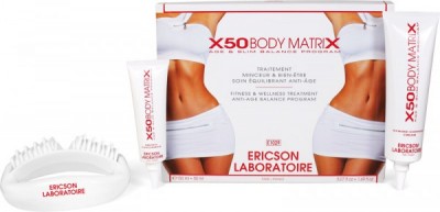 Conjunto de produtos de tratamento corporal X50 Body Matrix da Ericson Laboratoire com tubo, acessório branco e caixa ao fundo.