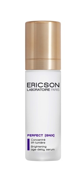 Frasco branco com tampa dourada de sérum facial com texto em preto e roxo