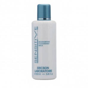 Frasco branco de leite de limpeza para pele sensível da Ericson Laboratoire com tampa azul