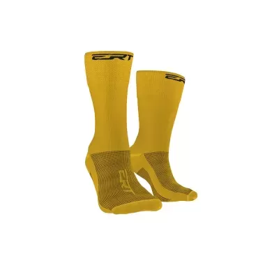 Par de meias amarelas com inscrição preta 2RT no topo