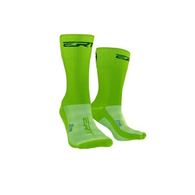 Meias desportivas verdes com detalhes em branco e texto preto