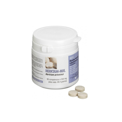 Frasco branco com comprimidos redondos ao lado e rótulo com texto sobre Hericium erinaceus