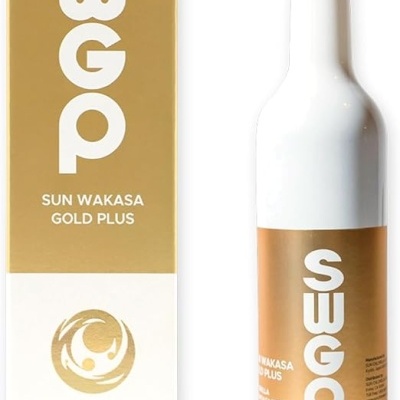 Embalagem e garrafa branca do suplemento SWGO Sun Wakasa Gold Plus com rótulo dourado