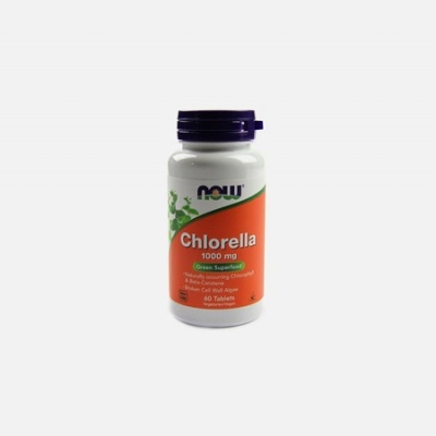 Frasco de suplemento Chlorella 1000 mg da NOW sobre fundo branco