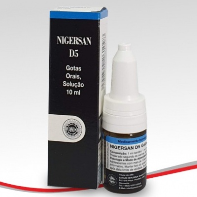 Frasco branco de solução oral com caixa preta e azul, texto NIGERSAN D5 Gotas Orais, Solução 10 ml