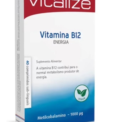Embalagem do suplemento alimentar Vitalize Vitamina B12 com cores branco, azul e vermelho e símbolo vegan