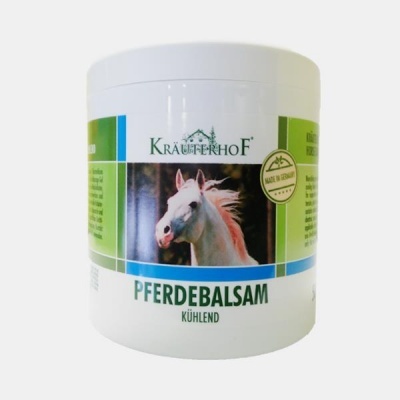 Frasco branco de bálsamo para cavalos Kräuterhof com imagem de cavalo e texto em verde e azul