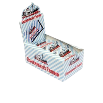 Caixa azul e branca com pacotes Fisherman's Friend e imagem de barco de pesca