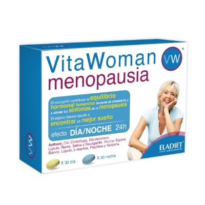 Embalagem branca e azul do suplemento VitaWoman Menopausia com imagem de mulher loira sentada
