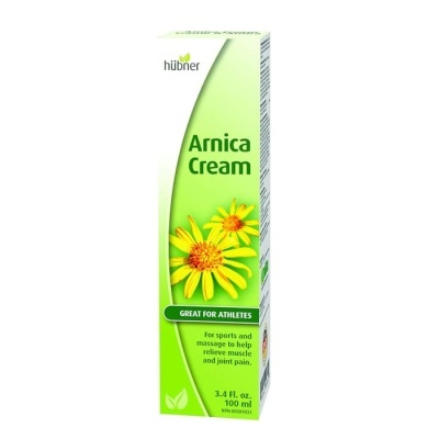 Caixa de creme Arnica com flores amarelas, texto em inglês, design verde e branco