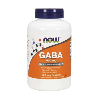 Frasco de cápsulas vegetais de GABA 500 mg da marca NOW com rótulo laranja