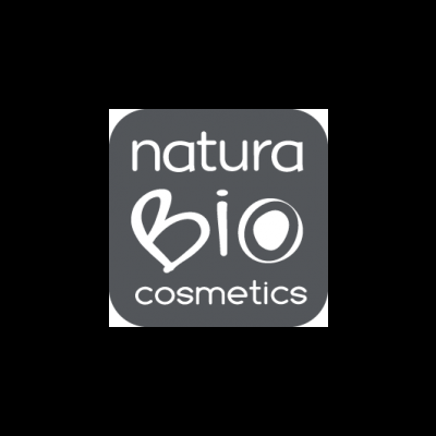 Logótipo Natura Bio Cosmetics em fundo cinza escuro