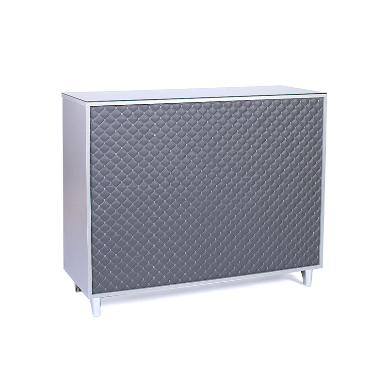 Móvel branco com frente acolchoada cinza padrão losangos