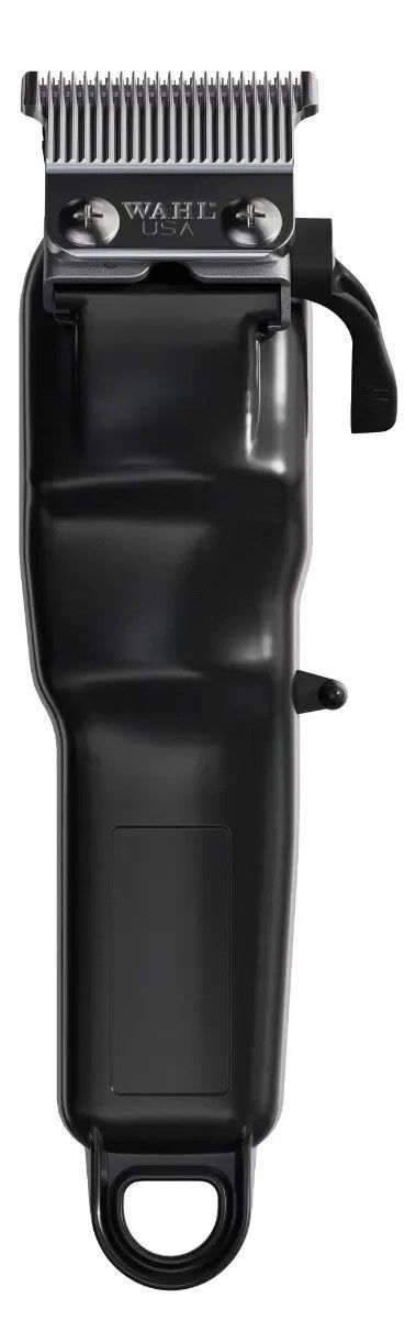 Aparador de cabelo preto com lâmina metálica prateada e texto WAHL USA