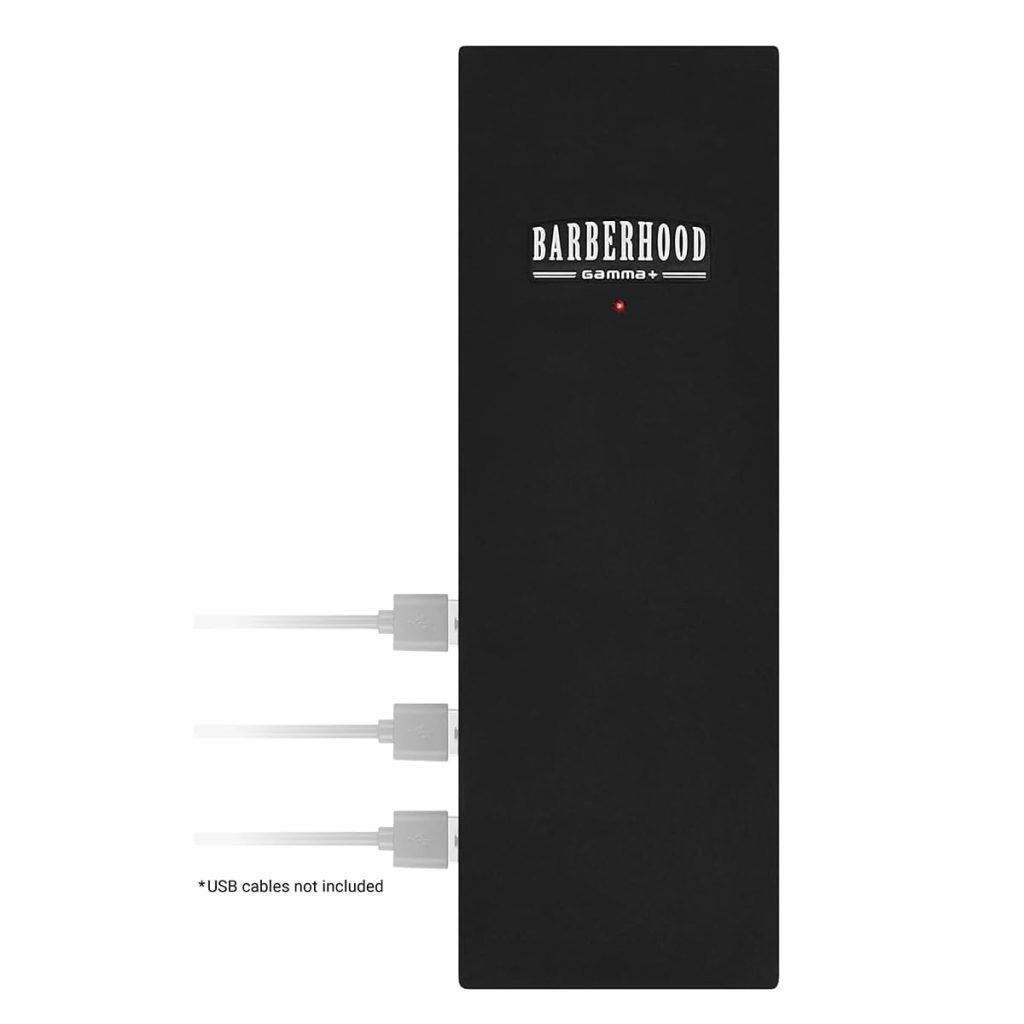 Tapete preto retangular com texto BARBERHOOD gamma+ e três entradas USB com cabos conectados