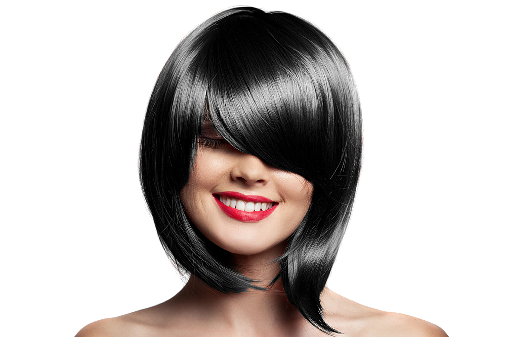 Mulher com cabelo preto liso e batom vermelho, sorrindo