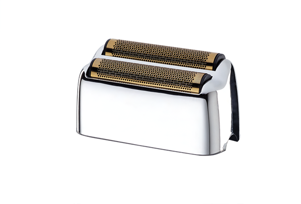 Cabeça de máquina de barbear elétrica prateada com grelhas douradas.