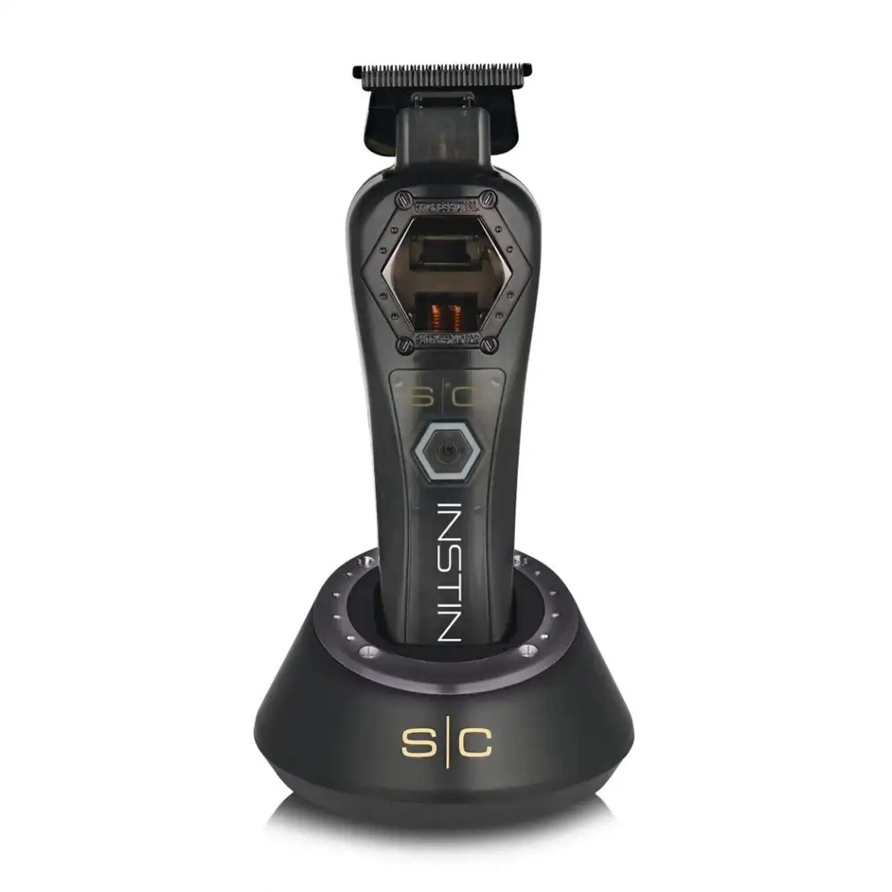 Aparelho de cortar cabelo preto numa base de carregamento preta com símbolos dourados