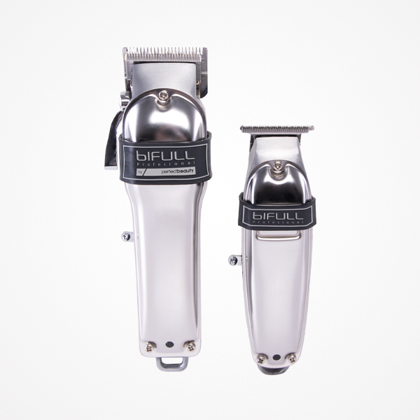 Duas máquinas de cortar cabelo prateadas Bifull Professional em fundo branco