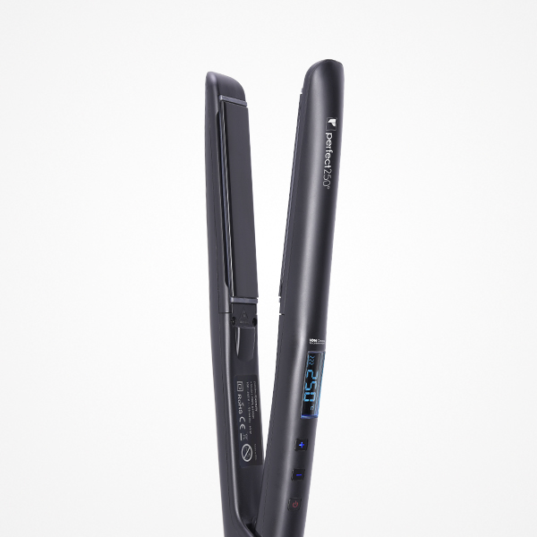 Prancha de cabelo preta com ecrã digital azul