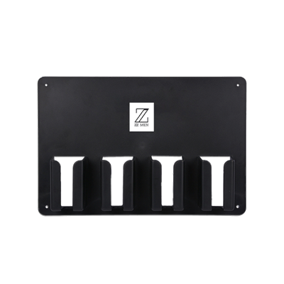 Suporte de parede preto em metal com quatro espaços para armazenamento