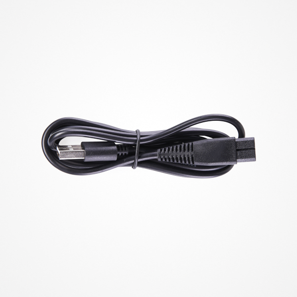 Cabo USB preto com dois conectores diferentes enrolado