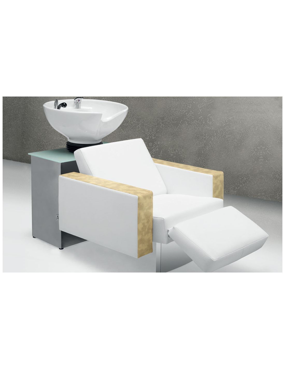 Cadeira de lavatório branca com lava-cabeças