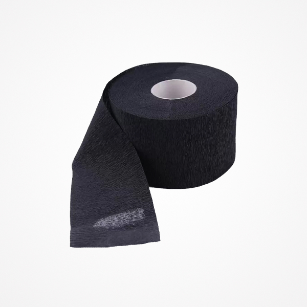 Rolo de papel higiénico preto desenrolado perto do centro