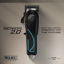 Máquina de cortar cabelo Wahl Senior 2.0 preta com detalhes azuis