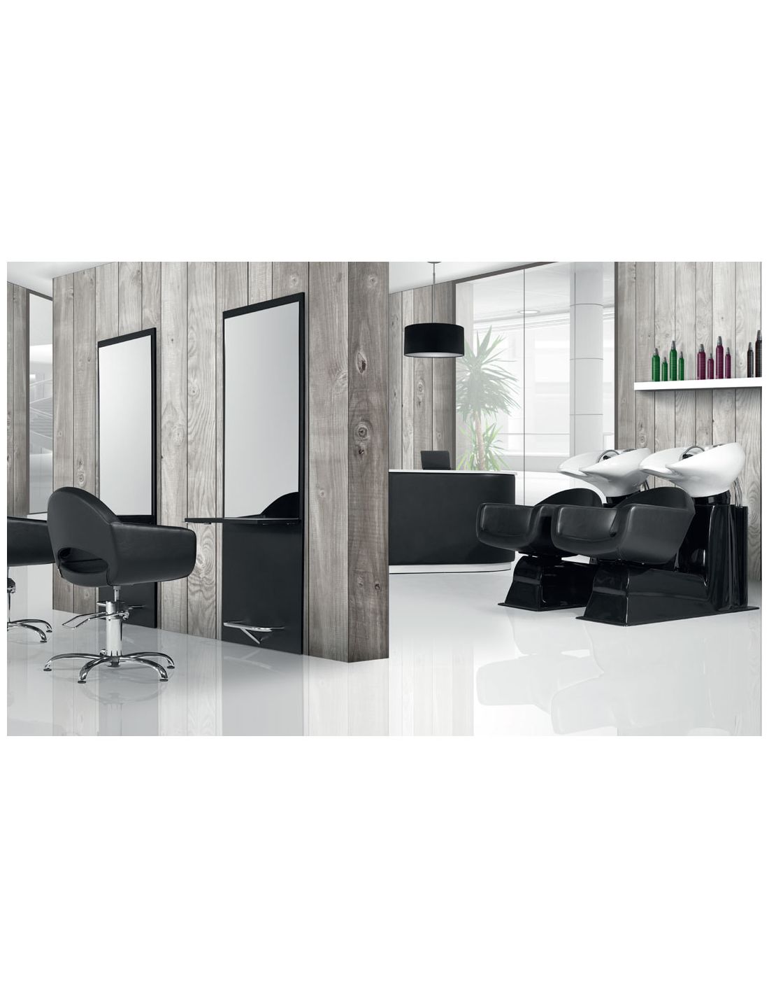Salão de cabeleireiro com cadeiras pretas, espelhos grandes e lavatórios
