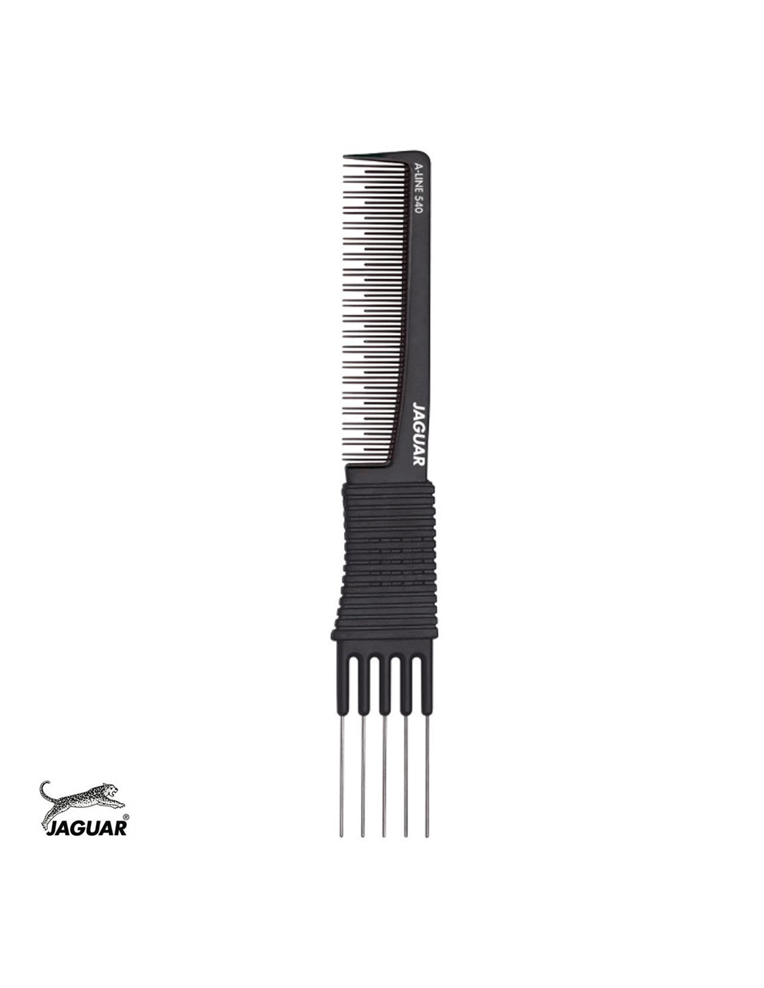 Pente preto com dentes e espetos metálicos da marca Jaguar sobre fundo branco