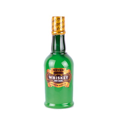 Frasco verde de licor com rótulo dourado e preto e tampa amarela com texto NOVON