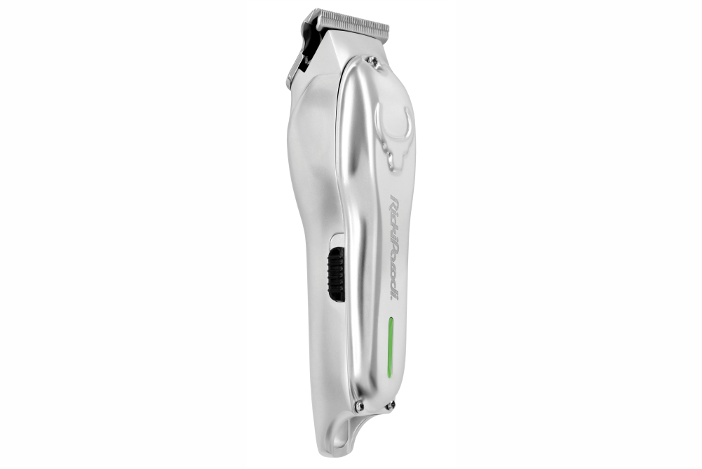 Aparelho para cortar cabelo metálico prateado com botão preto e lâmina