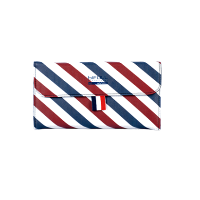 Carteira às riscas diagonais azul, branco e vermelho com botão de fecho e etiquetas BIFULL e by Miguel Vieira